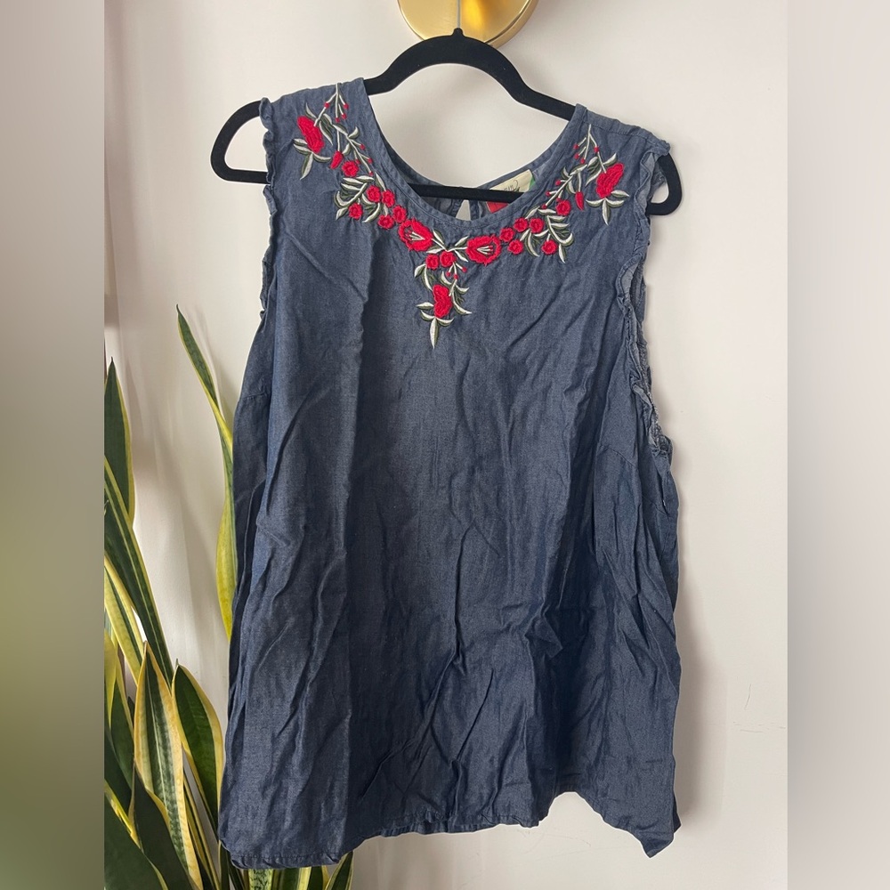 Chambray Sleeveless with rose design